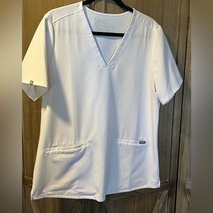 XL 3-pocket scrub top.